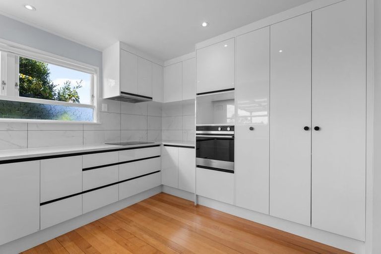 Photo of property in 77 Avonleigh Road, Green Bay, Auckland, 0604