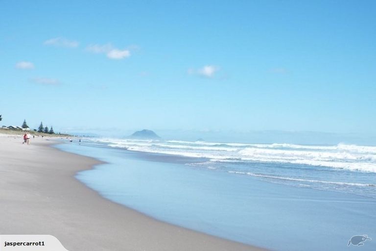 Photo of property in 10 Makura Drive, Papamoa Beach, Papamoa, 3118