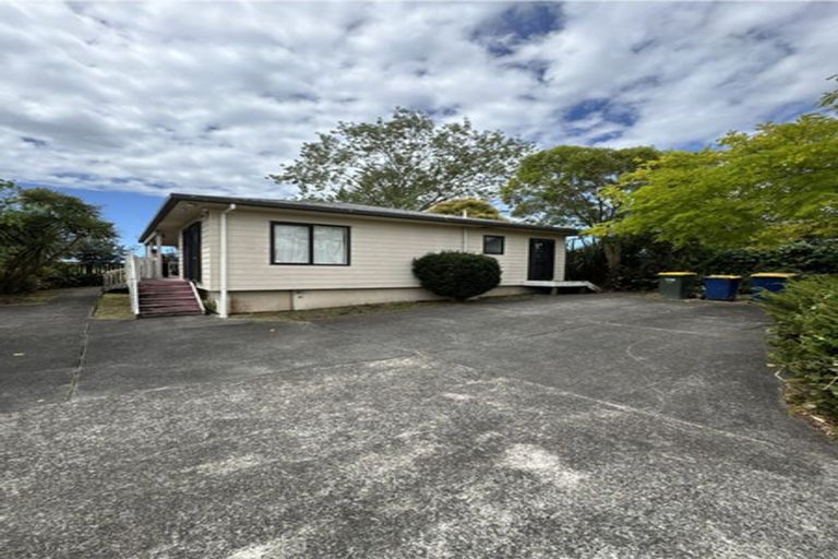 Photo of property in 2/62 Tonar Street, Northcote, Auckland, 0627
