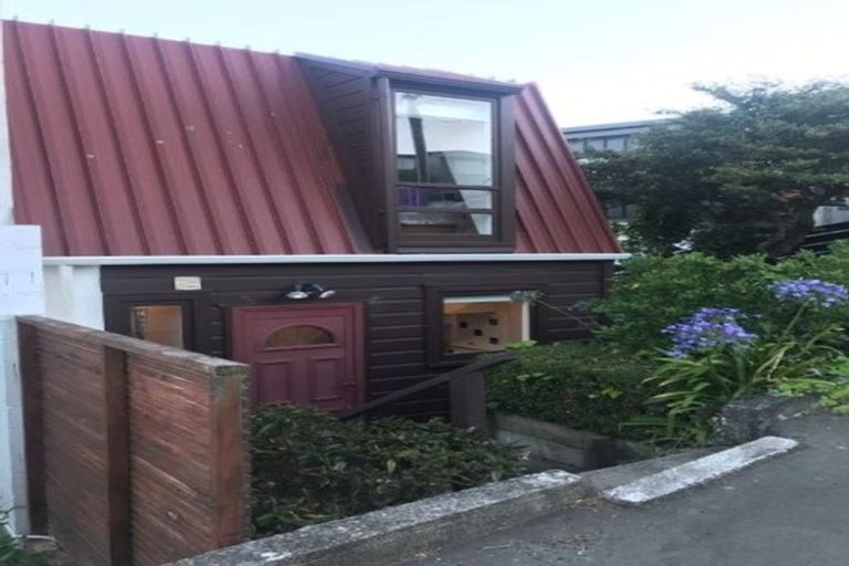 Photo of property in 2/49 Mandalay Terrace, Khandallah, Wellington, 6035