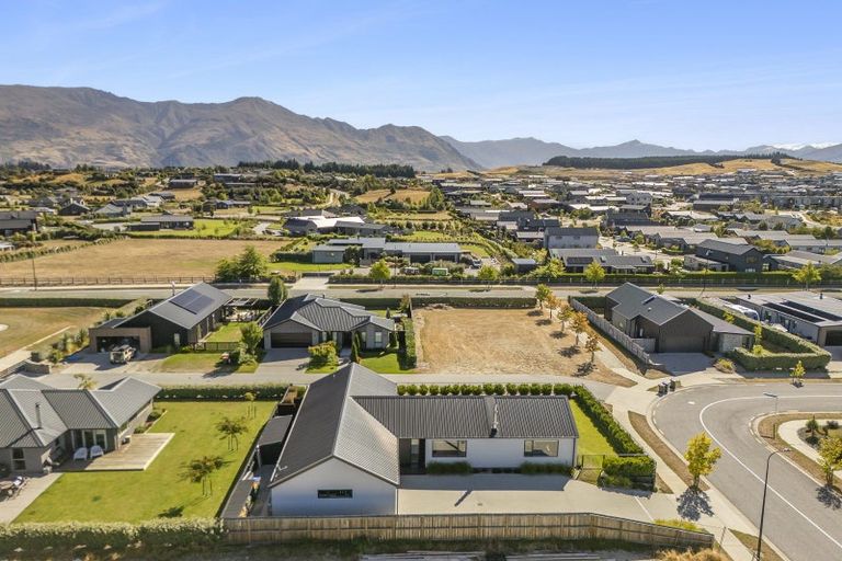 Photo of property in 19 Pounamu Avenue, Albert Town, Wanaka, 9305