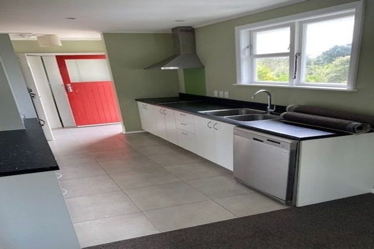 Photo of property in 5 Hillary Street, Tawa, Wellington, 5028