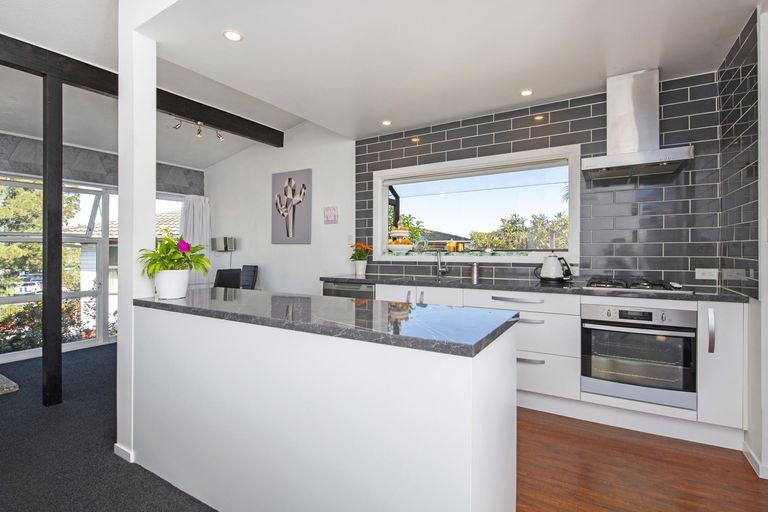 Photo of property in 173 Gossamer Drive, Pakuranga Heights, Auckland, 2010