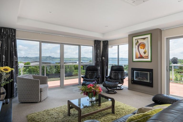Photo of property in 24 Pukenamu Road, Rainbow Point, Taupo, 3330