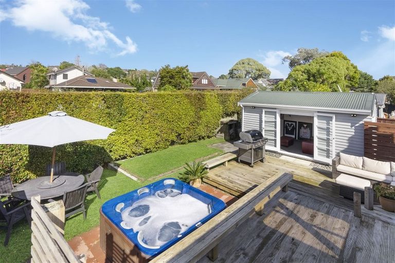 Photo of property in 43 Sylvia Road, Hillcrest, Auckland, 0627