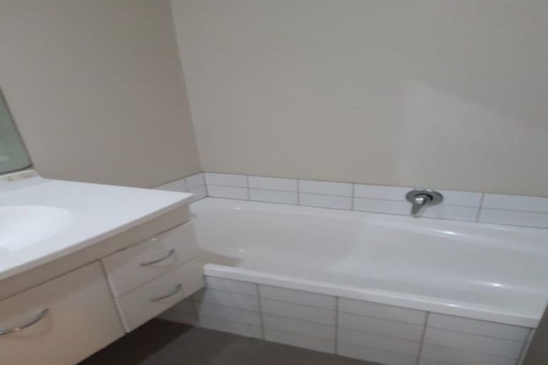 Photo of property in 12/64 Kawaha Point Road, Kawaha Point, Rotorua, 3010