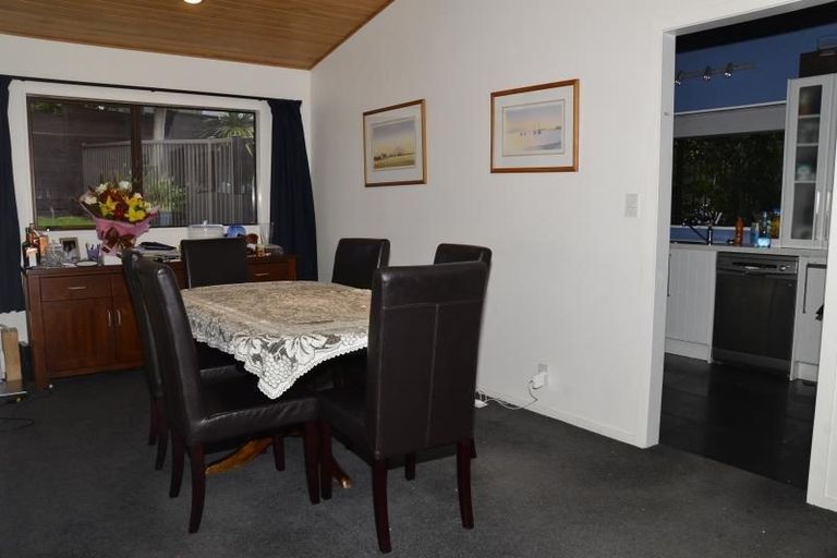 Photo of property in 6 Antilla Place, Half Moon Bay, Auckland, 2012