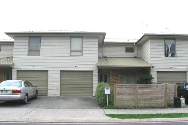 Photo of property in 31 Verdale Circle, Glen Eden, Auckland, 0602