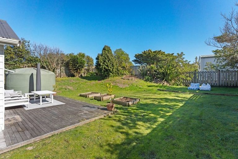 Photo of property in 27 Sarah Street, Waikawa Beach, Levin, 5573
