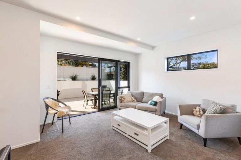 Photo of property in 39 Hyde Road, Rothesay Bay, Auckland, 0630