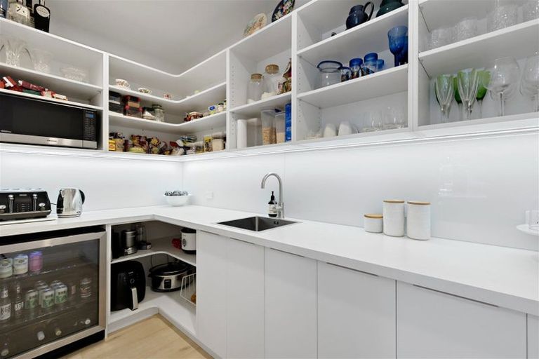 Photo of property in 10 Walnut Avenue, Strowan, Christchurch, 8052