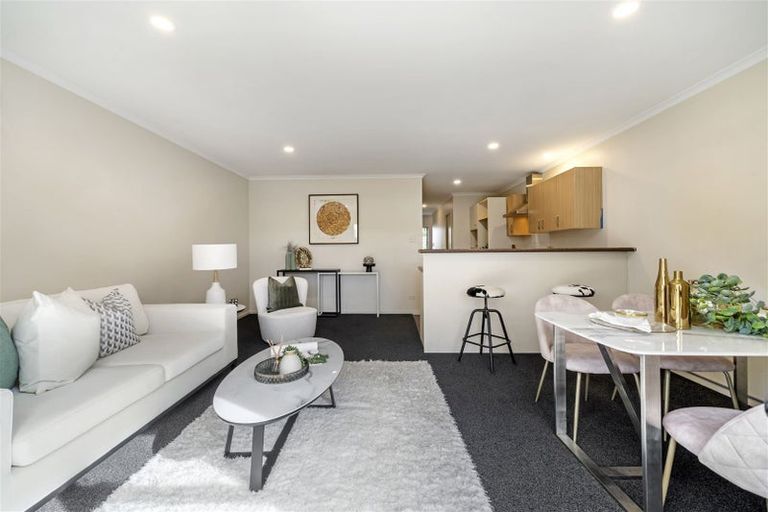 Photo of property in 4/15 Harbour View Road, Te Atatu Peninsula, Auckland, 0610