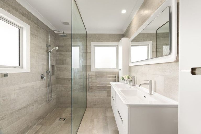 Photo of property in 1 Red Oak Place, Schnapper Rock, Auckland, 0632