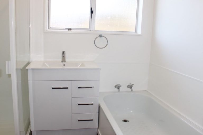 Photo of property in 2/10 Fenton Street, Papatoetoe, Auckland, 2025