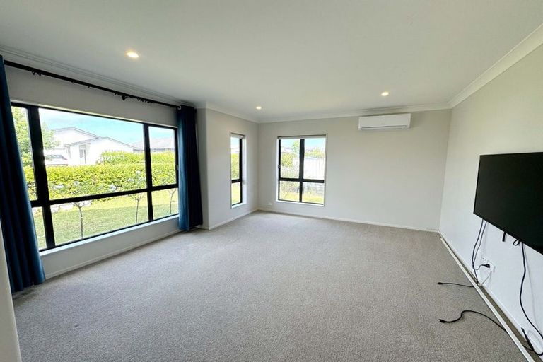 Photo of property in 11 Kaimanawa Road, Karaka, Papakura, 2113