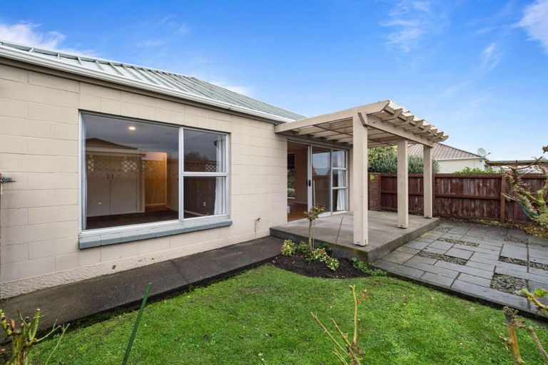 Photo of property in 2/73a Harewood Road, Papanui, Christchurch, 8053