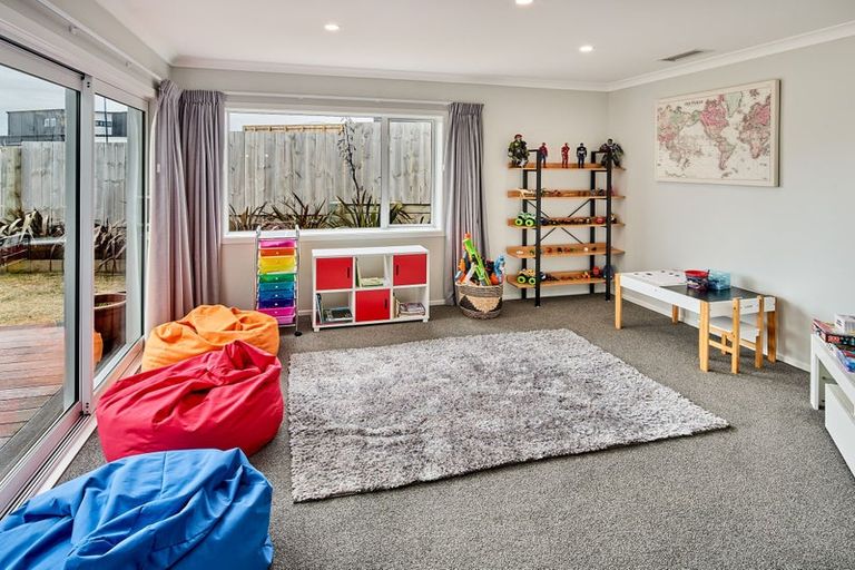 Photo of property in 107 Queen Charlotte Drive, Aotea, Porirua, 5024