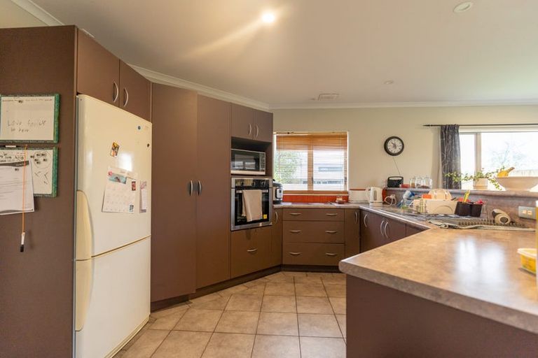 Photo of property in 10 Fernlea Avenue, Kelvin Grove, Palmerston North, 4414