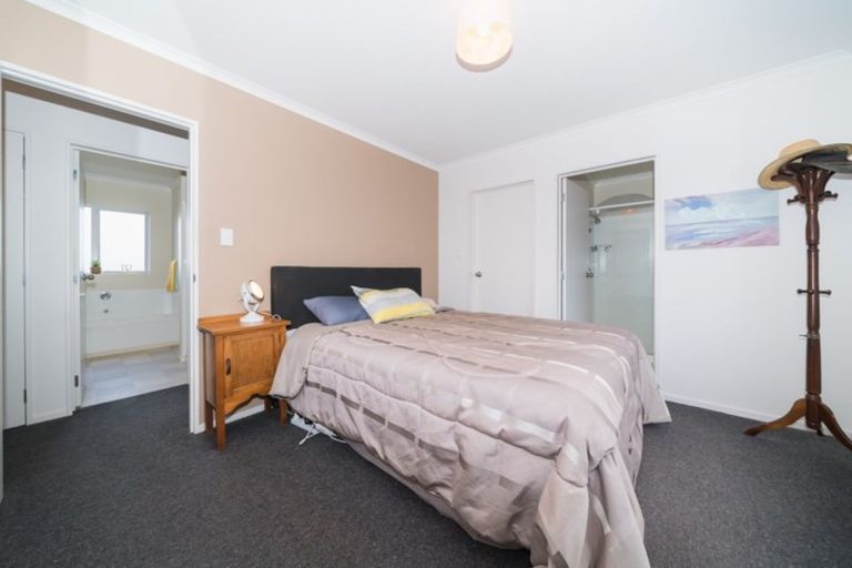 Photo of property in 17 King Street, Halcombe, Feilding, 4779