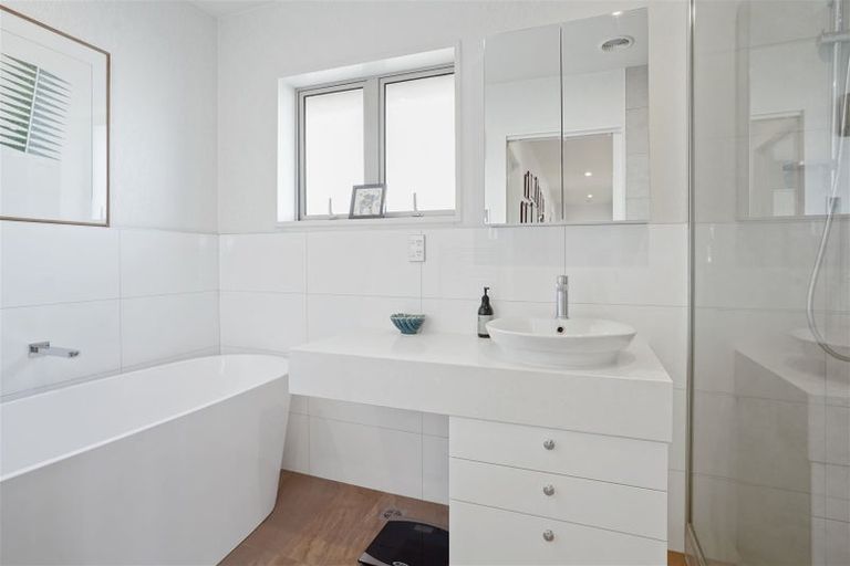 Photo of property in 16a Hadlow Place, Burnside, Christchurch, 8041