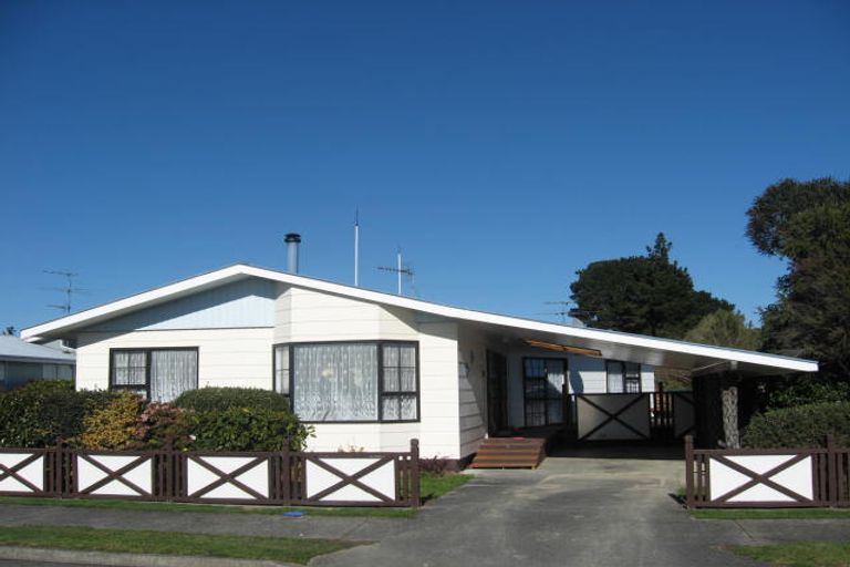 Photo of property in 2 Moore Crescent, Carterton, 5713