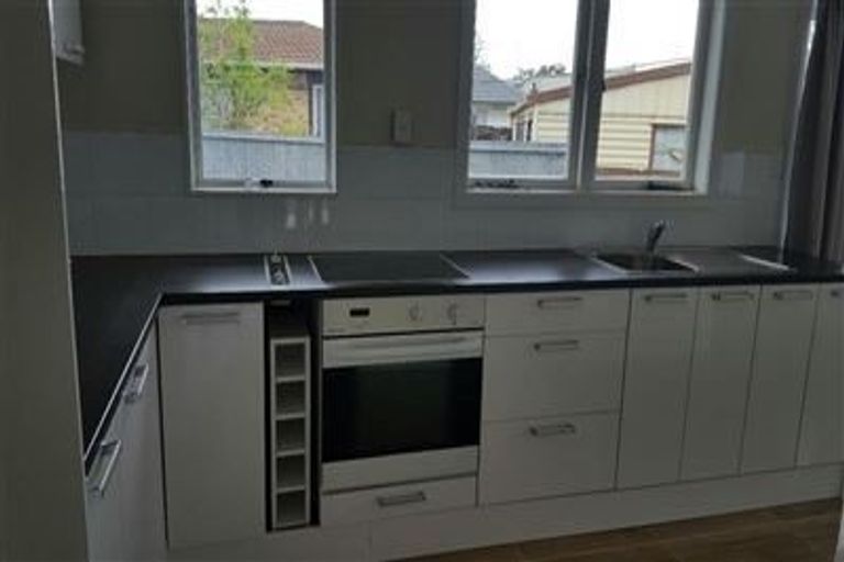 Photo of property in 9 Norval Road, Henderson, Auckland, 0610