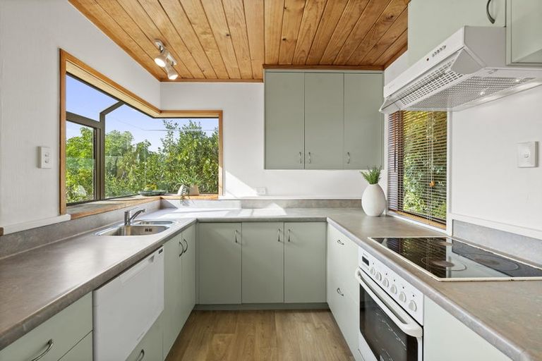 Photo of property in 26 Pacific Parade, Army Bay, Whangaparaoa, 0930