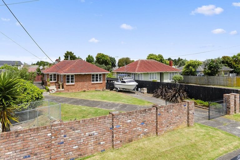 Photo of property in 7 Rixon Place, Te Atatu Peninsula, Auckland, 0610