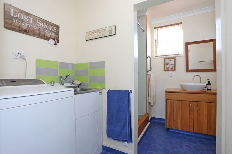 Photo of property in 6 Edwards Street, Kimbolton, Feilding, 4777