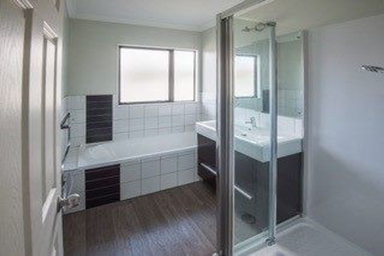 Photo of property in 6 Cinnabar Place, Westgate, Auckland, 0614