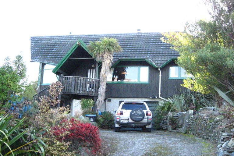 Photo of property in 87 Cedar Drive, Kelvin Heights, Queenstown, 9300