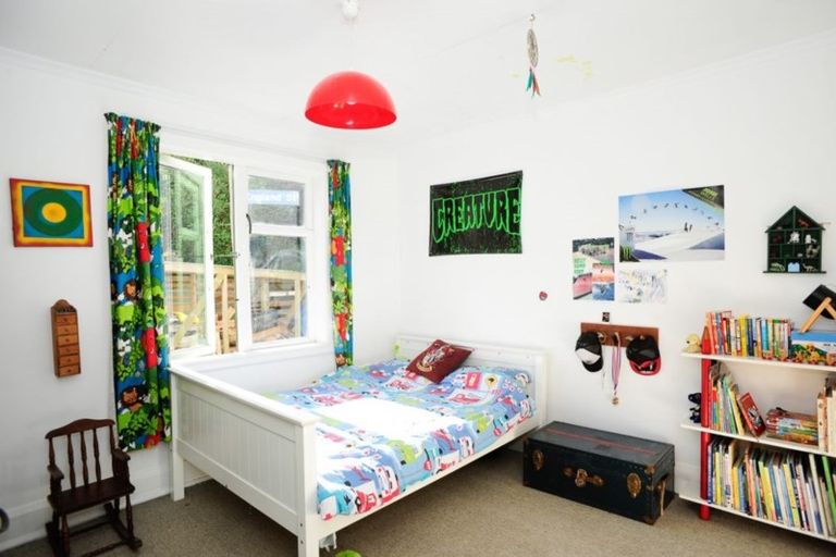 Photo of property in 20 Hawkhurst Road, Lyttelton, 8082