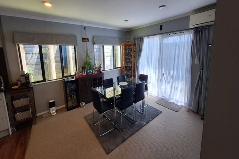 Photo of property in 22 Aragon Grove, Kingsley Heights, Upper Hutt, 5018