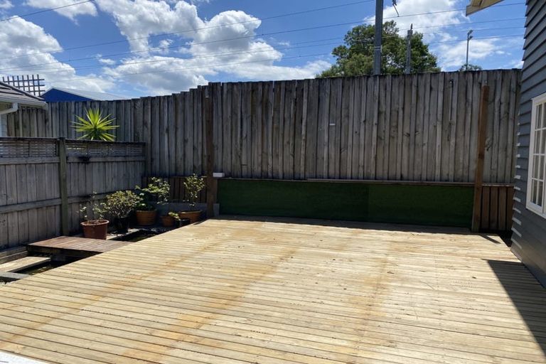 Photo of property in 28 Mulvaney Crescent, Henderson, Auckland, 0612