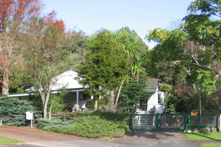 Photo of property in 10 Caley Court, Totara Heights, Auckland, 2105