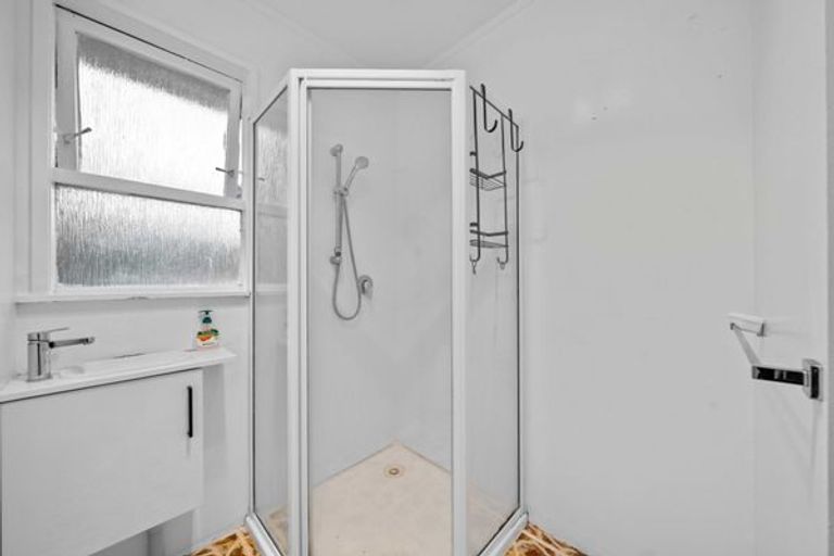 Photo of property in 6 Kirby Street, Glendene, Auckland, 0602