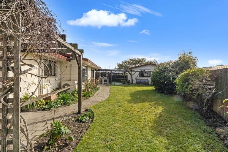 Photo of property in 8 Dulcie Place, Harewood, Christchurch, 8051