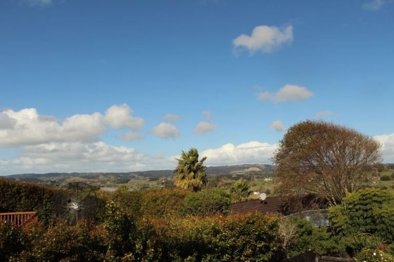 Photo of property in 123 Sandspit Road, Shelly Park, Auckland, 2014