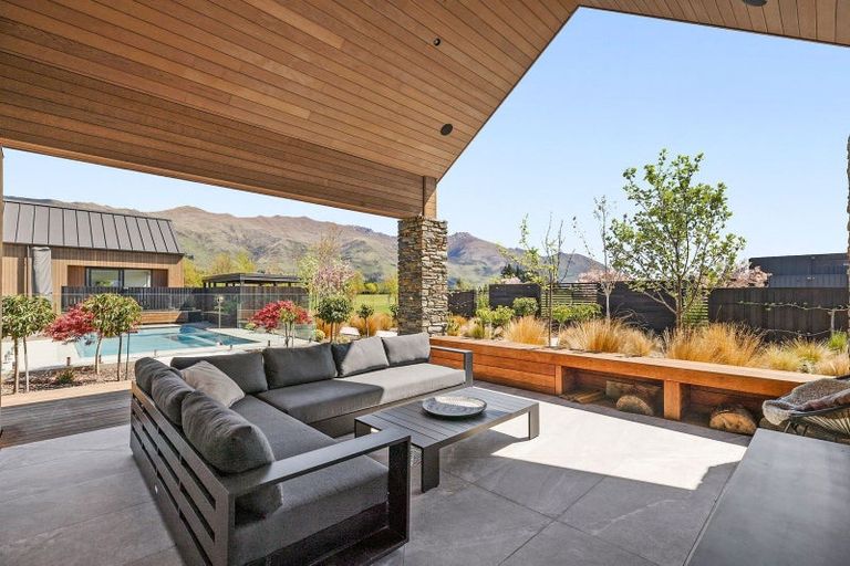 Photo of property in 14 Deans Drive, Wanaka, 9305