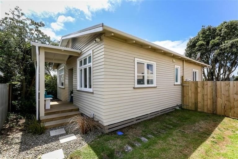 Photo of property in 19a Ropiha Street, Fitzroy, New Plymouth, 4312