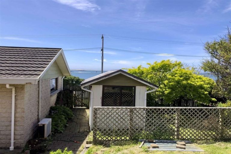 Photo of property in 100 Marine Parade, Bluff, 9814