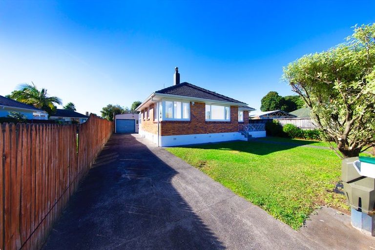 Photo of property in 3 Roby Street, Te Atatu Peninsula, Auckland, 0610