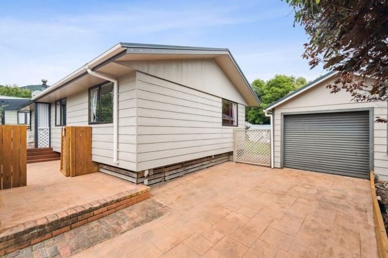 Photo of property in 25 Hookway Grove, Paraparaumu, 5032