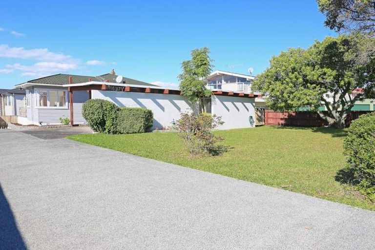 Photo of property in 4285 Great North Road, Glendene, Auckland, 0602