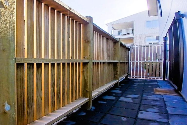 Photo of property in 18 Eileen Newey Place, Henderson, Auckland, 0612