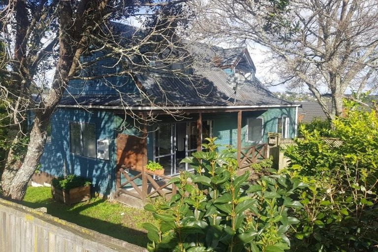 Photo of property in 1/22 Valecrest Place, Bayview, Auckland, 0629
