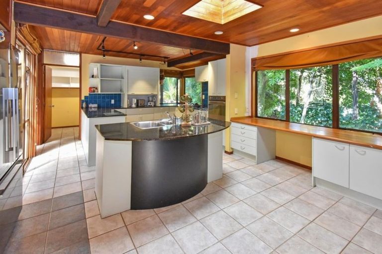 Photo of property in 30 Scenic Drive, Hillpark, Auckland, 2102