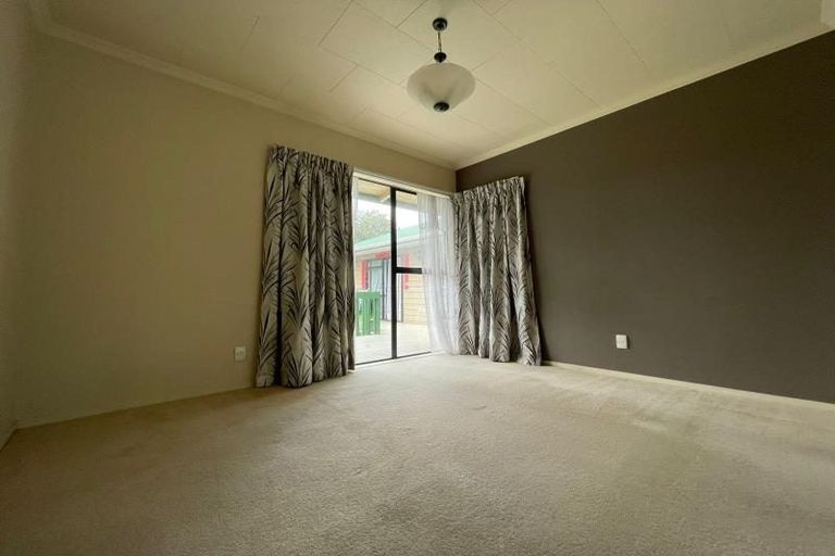 Photo of property in 14 Chablis Place, Henderson, Auckland, 0612