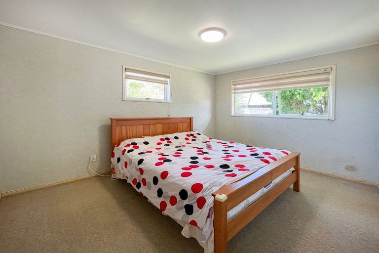 Photo of property in 94 Lantana Road, Green Bay, Auckland, 0604