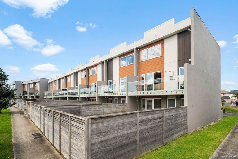 Photo of property in 87 Bordeaux Parade, Te Atatu South, Auckland, 0610